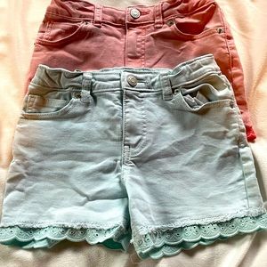 Girls Cat & Jack super stretch girl’s shorts with lace hem.